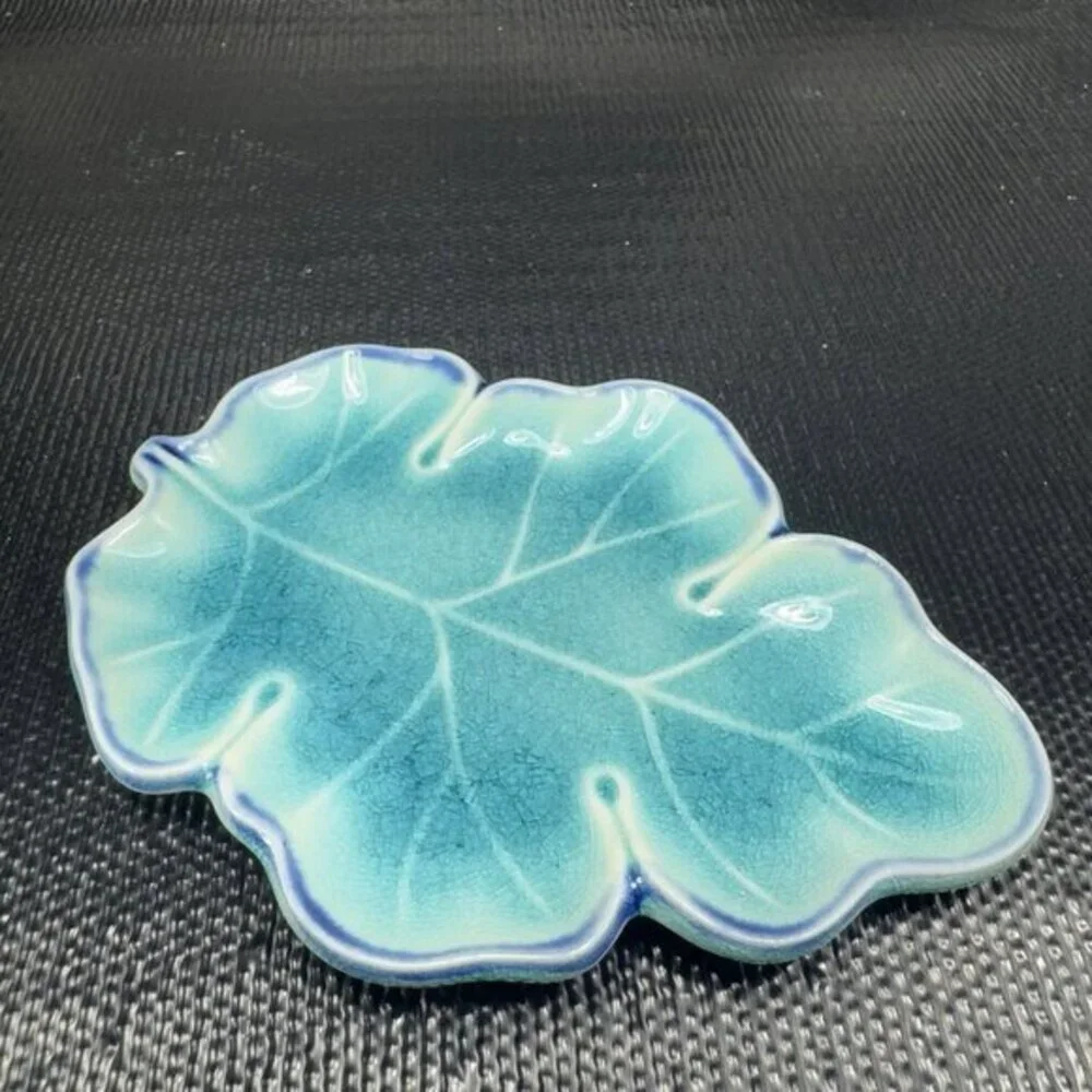 Pottery Dish vintage leaf